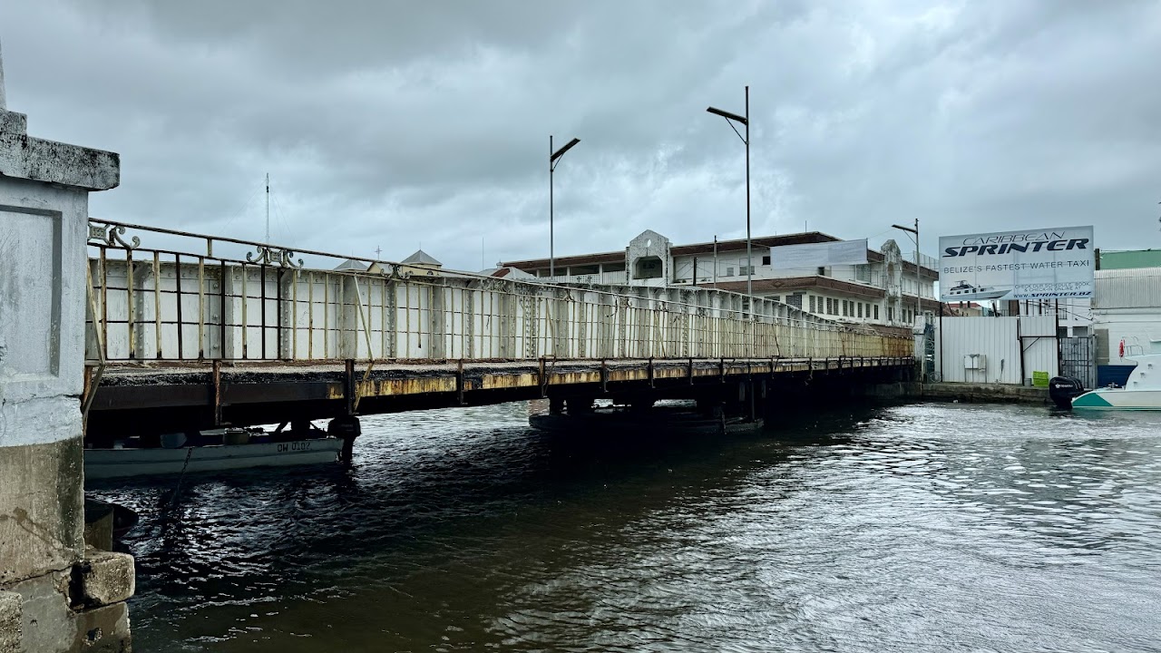 The Swing Bridge, Белиз-Сити
