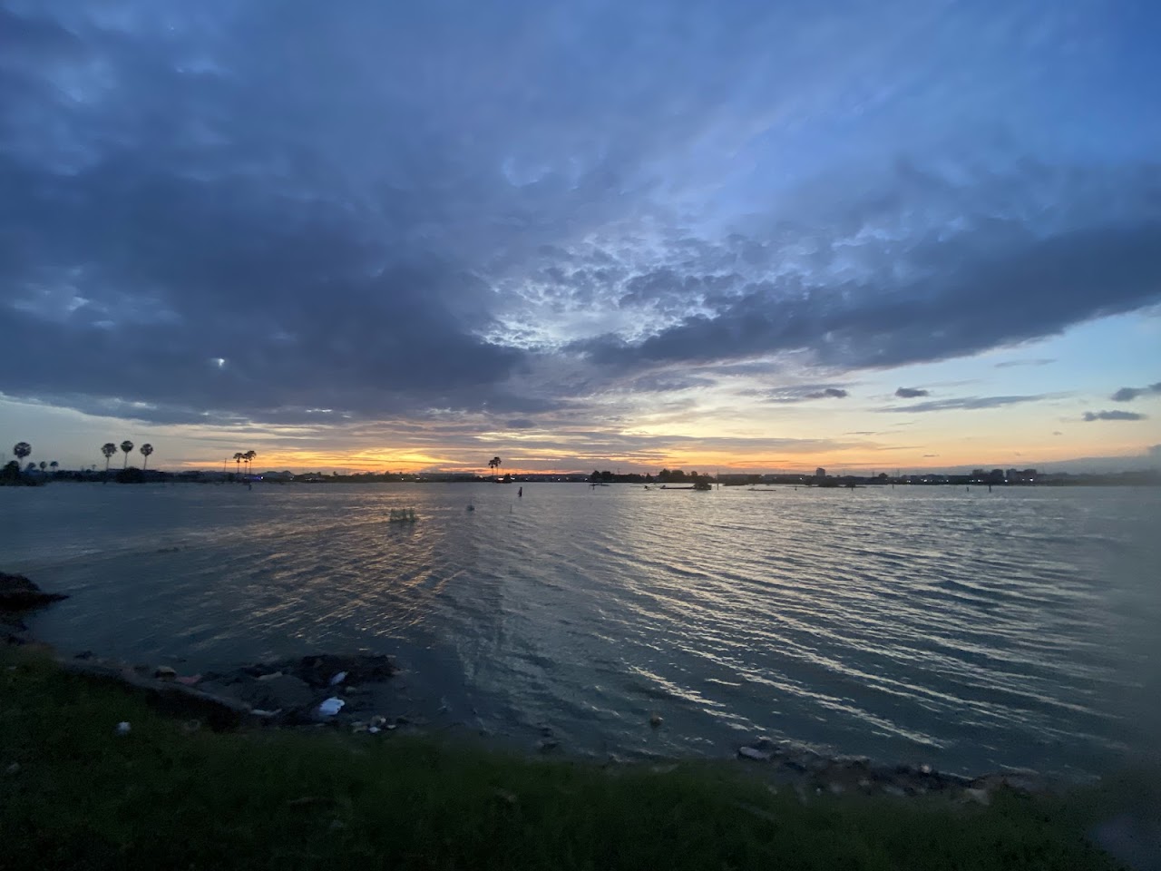 ឆ្នេរចុងប៉ូច The Last Beach, Кампот