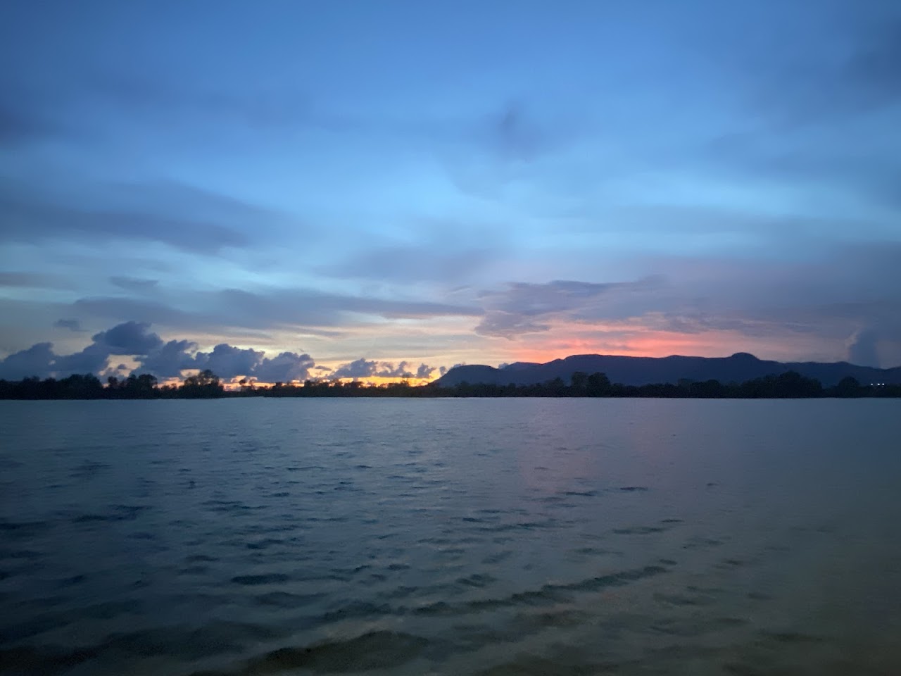 ឆ្នេរចុងប៉ូច The Last Beach
