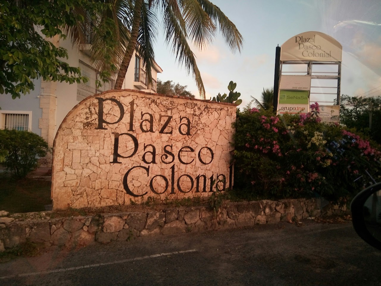 Plaza Paseo Colonial