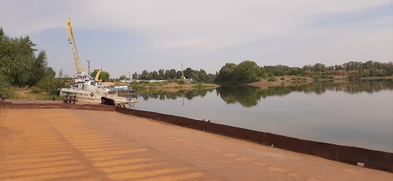 Баржа на Затоне, Уральск