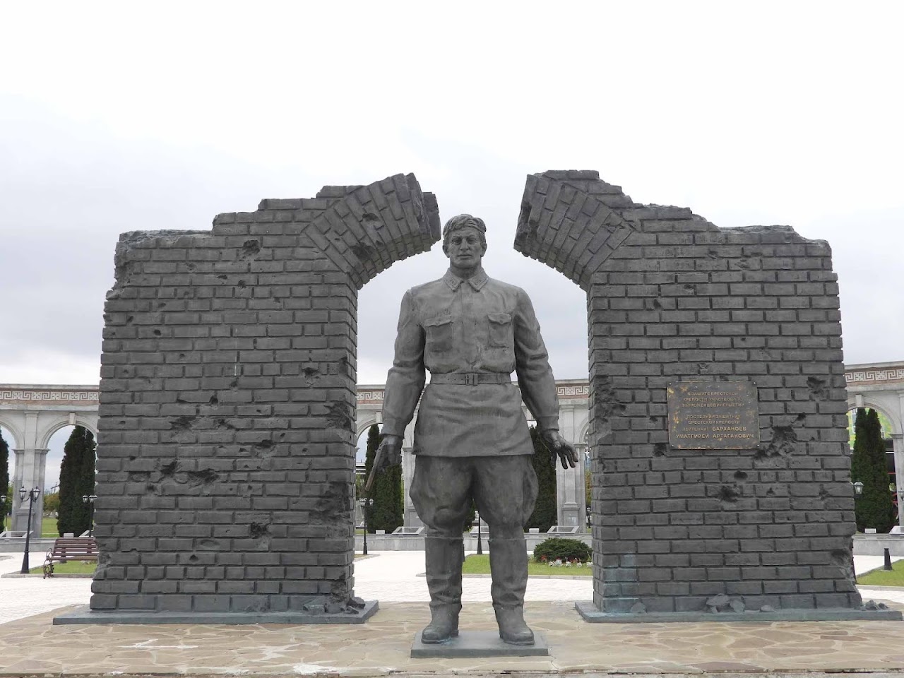 Памятник последнему защитнику Брестской крепости, Владикавказ