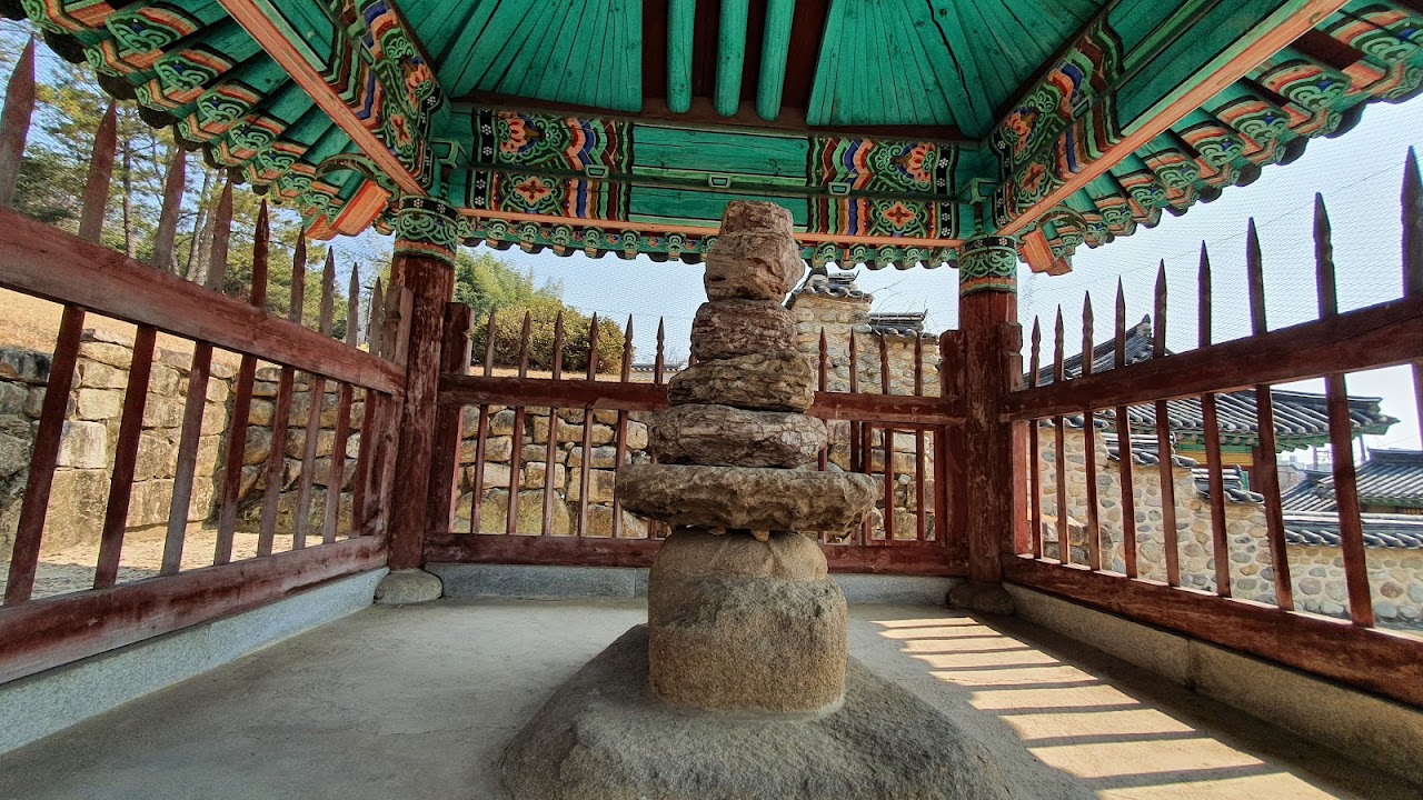 Surowangbireung Royal Tomb of King Suro’s wife