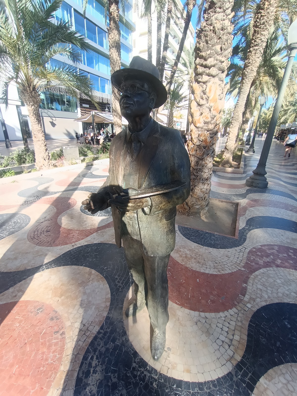 Estatua del pintor Emilio Varela, Аликанте
