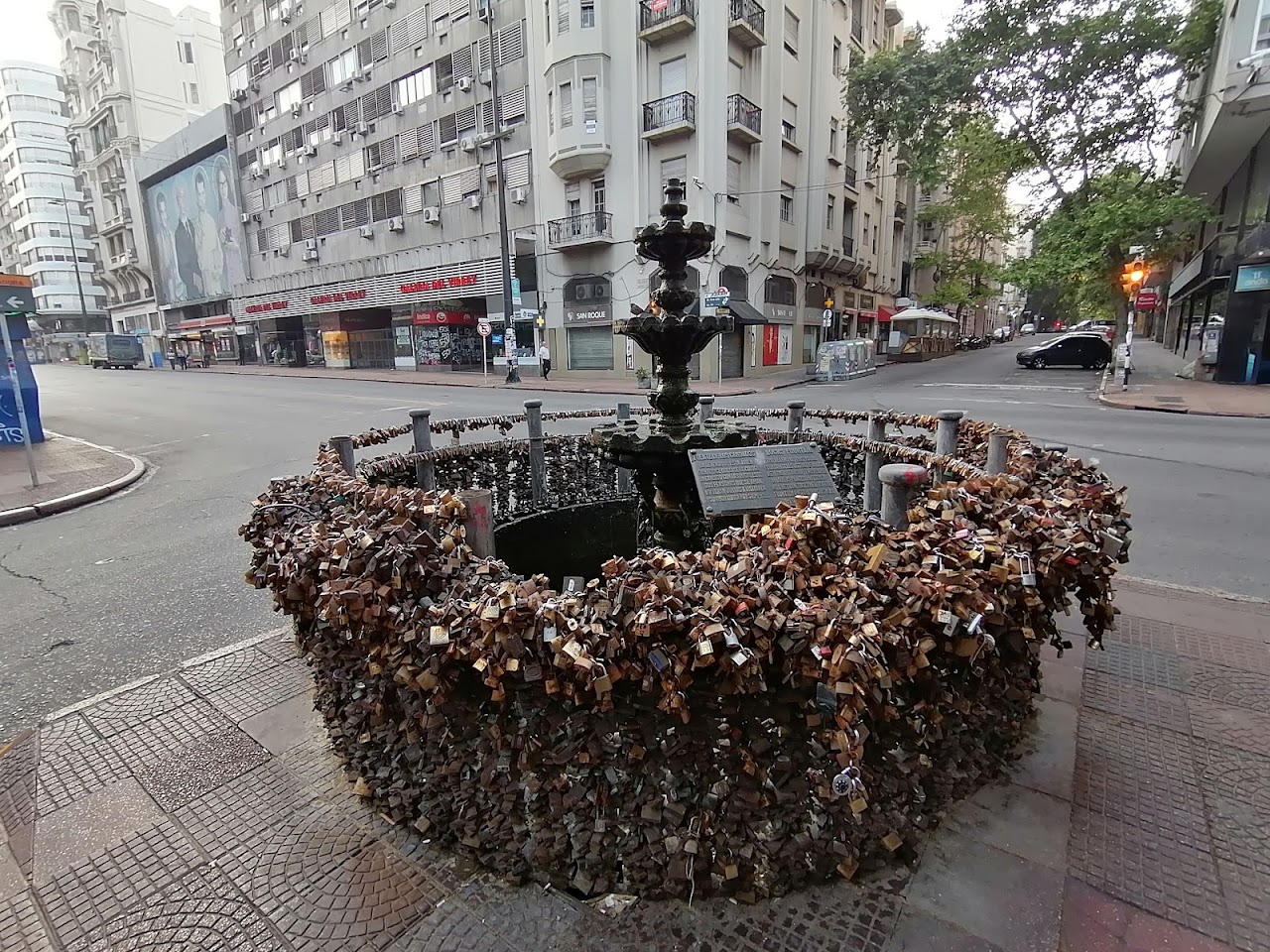 Fountain of the Padlocks, Монтевидео