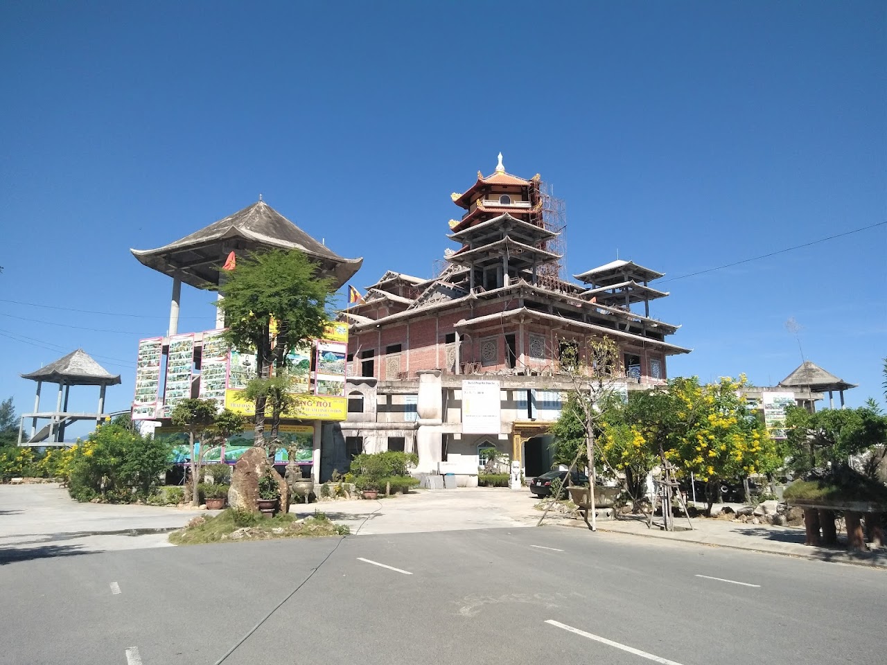 Quan The Am Pagoda, Дананг