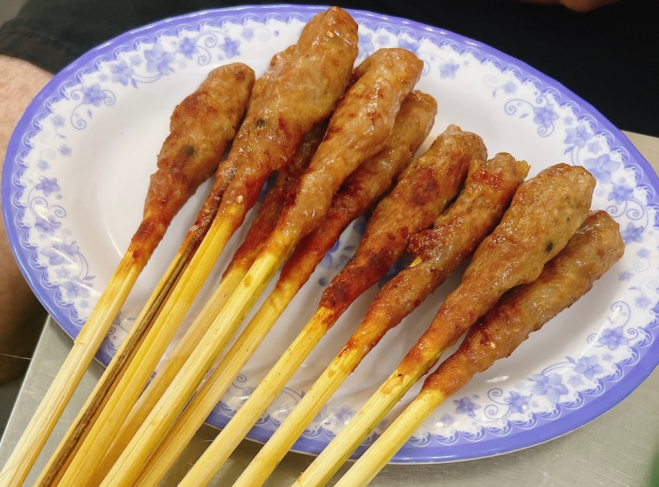 Đặc Sản Bò Lụi Bé Na — Nem Lụi Bé Na