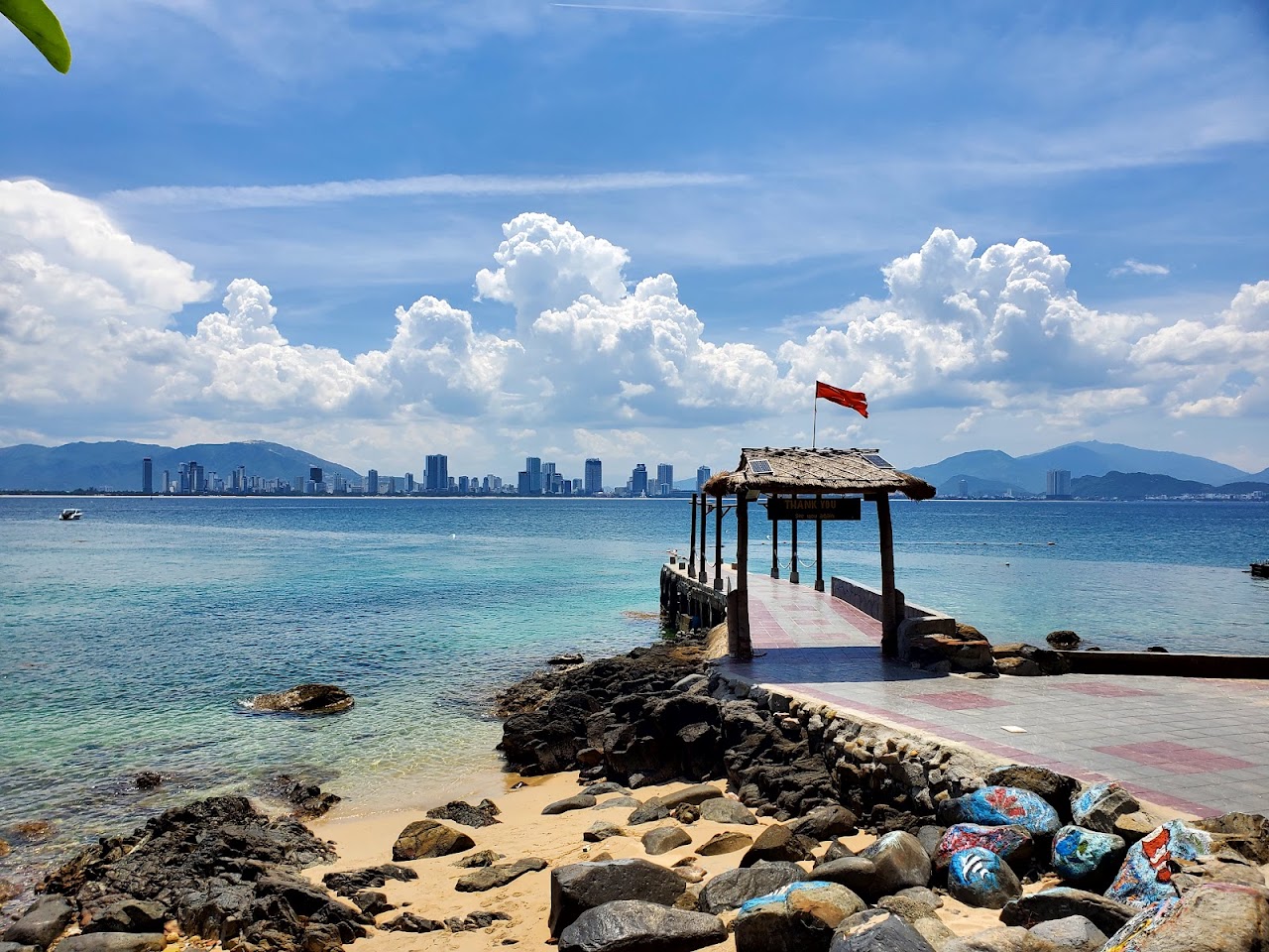 Con Sẻ Tre Tourist Village
