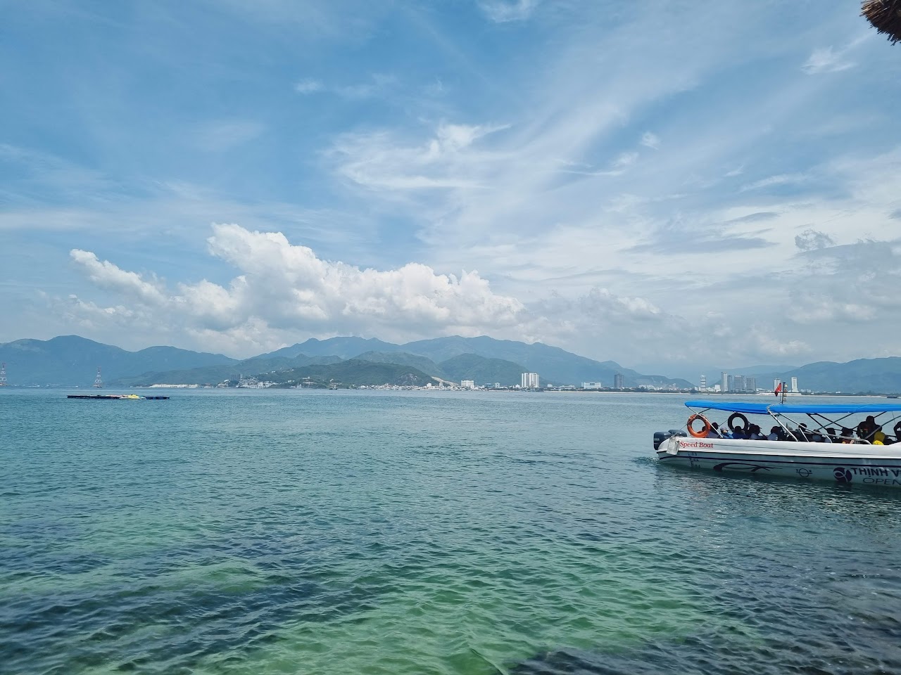Con Sẻ Tre Tourist Village