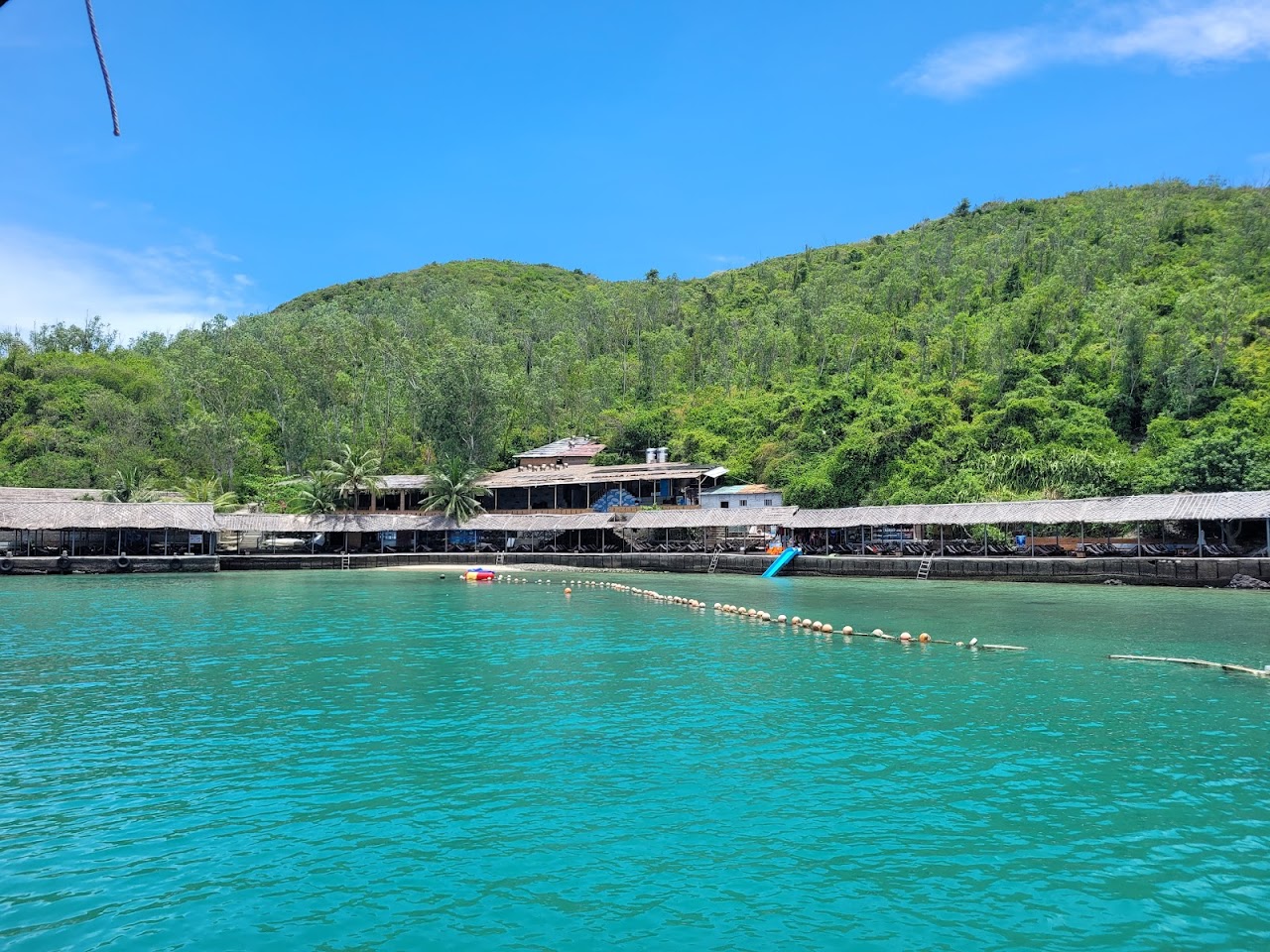 Con Sẻ Tre Tourist Village
